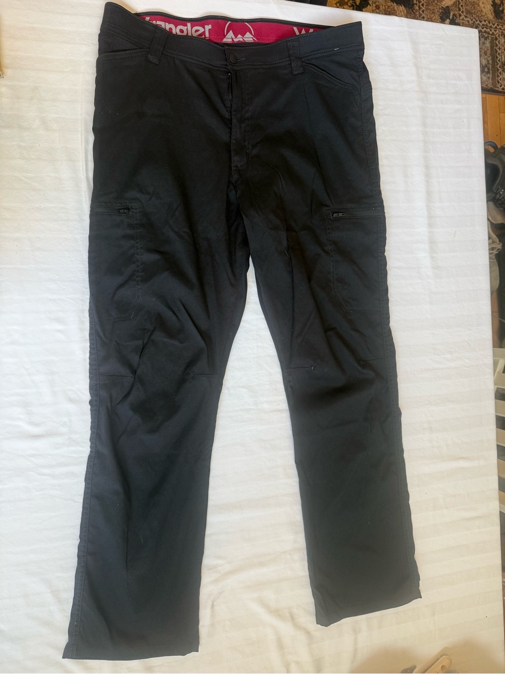 Wrangler Black Men's Cargo Pants with Zip Pockets